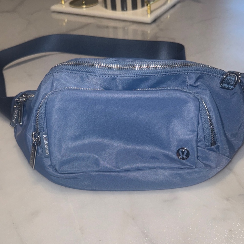 lululemon athletica Belt Bag in washed denim 4 liters